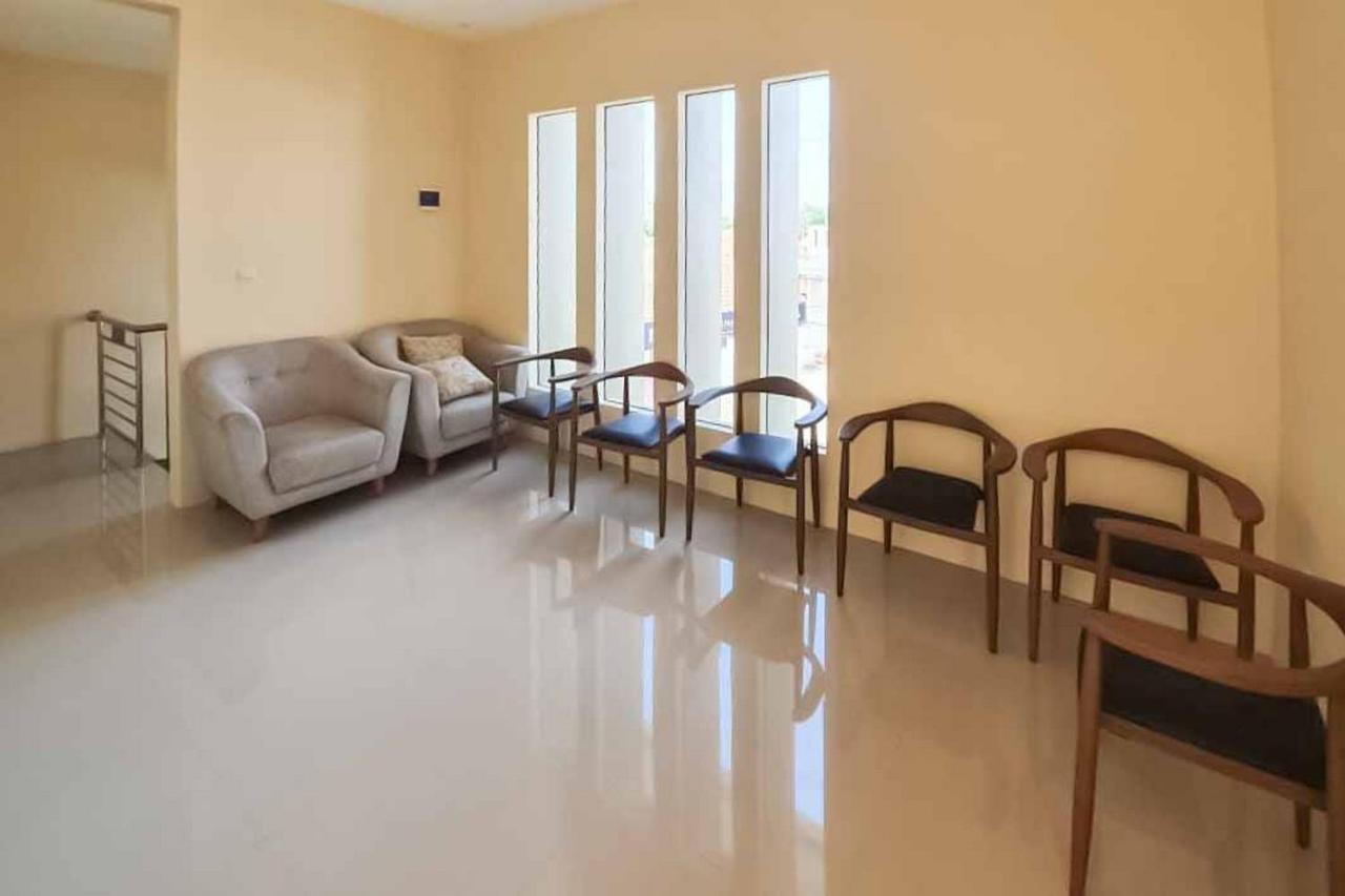 Jatiwangi Syariah Guest House Mitra Reddoorz Majalengka Dış mekan fotoğraf